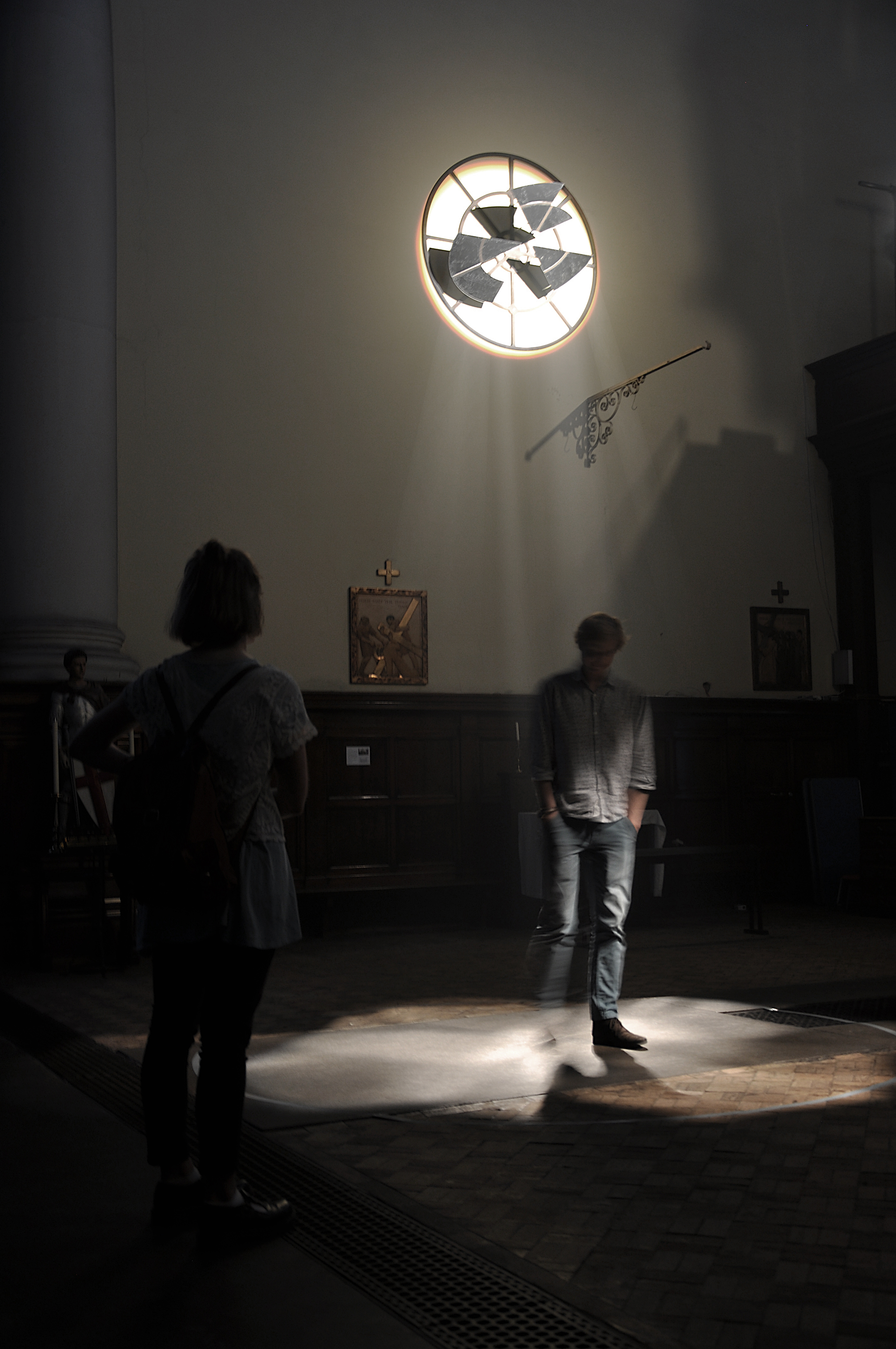 Full Circle — mirrored sculpture over the oculus